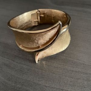 CUFF BRACELET